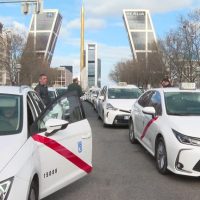 MADRID, SPAIN - JANUARY 24: Taxi drivers take action to slow down traffic in the city against the autonomous administration's attempt to adopt a new regulation that expands the rights of digital transportation platforms (VTC) such as Uber and Cabify. (Foootage by Europa Press – Footage News/Europa Press via Getty Images)